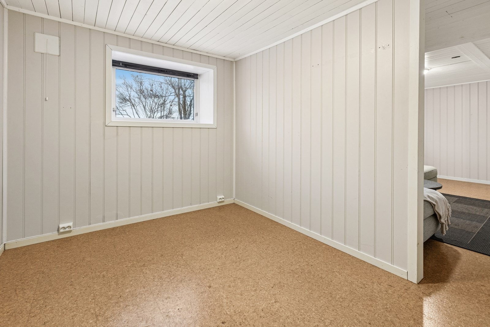 Det gjøres oppmerksom på at det ikke foreligger tegninger i kommunens arkiver. Megler har derfor ikke oversikt over om endringer og dagens bruk av rom, særlig om kjeller er i samsvar med godkjente løsninger. Galleribilde