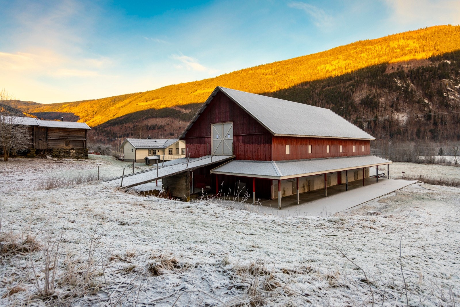 Driftsbygningen er på ca. 565 kvm og går over 3 etasjer Galleribilde