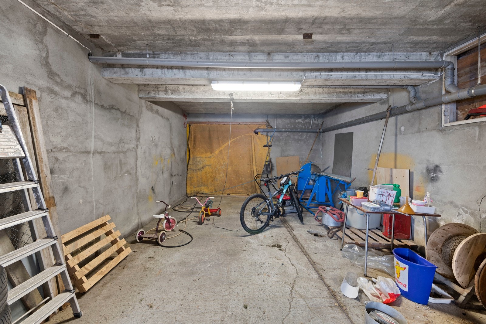 I kjelleren på drifstbygningen er det godt med lagringsplass Galleribilde