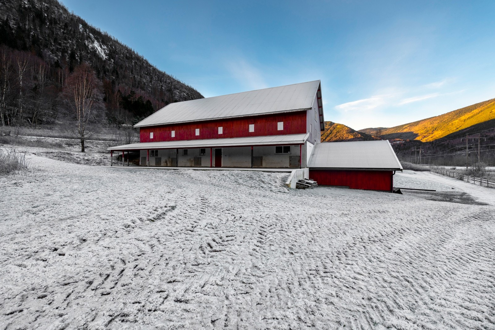 Drifstbygningen er delvis bygd om og innredet som hundekennel. Det er ikke drift i kennelen i dag Galleribilde