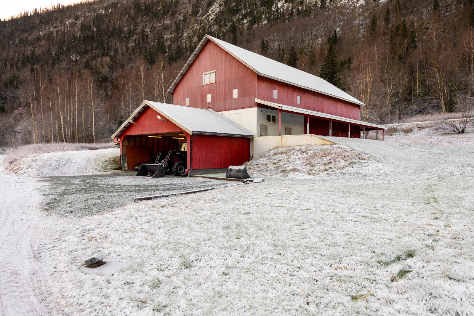 Det ble bygget på en carport på drifstbygningen i 2015 Galleribilde