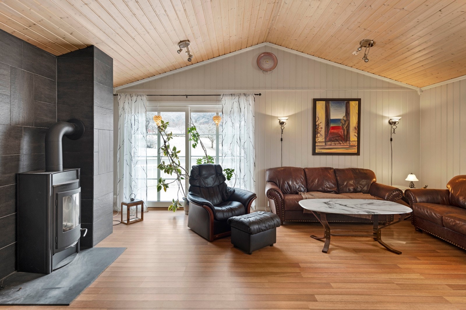 Stuen har utgang til vestvendt terrasse Galleribilde