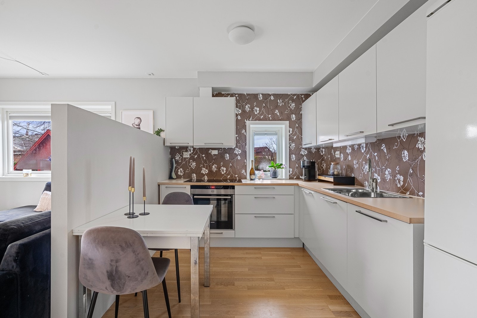 Flott tapet som gir rommet karakter og personlighet. Galleribilde