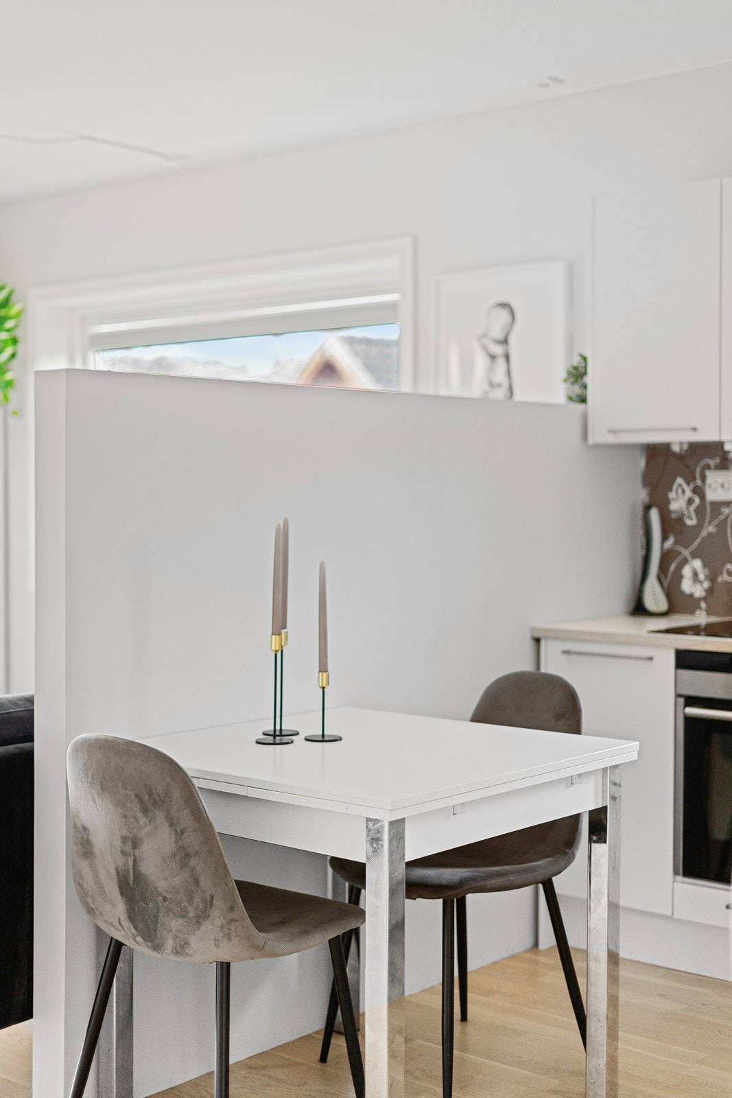 Plass til et lite kjøkkenbord. Galleribilde