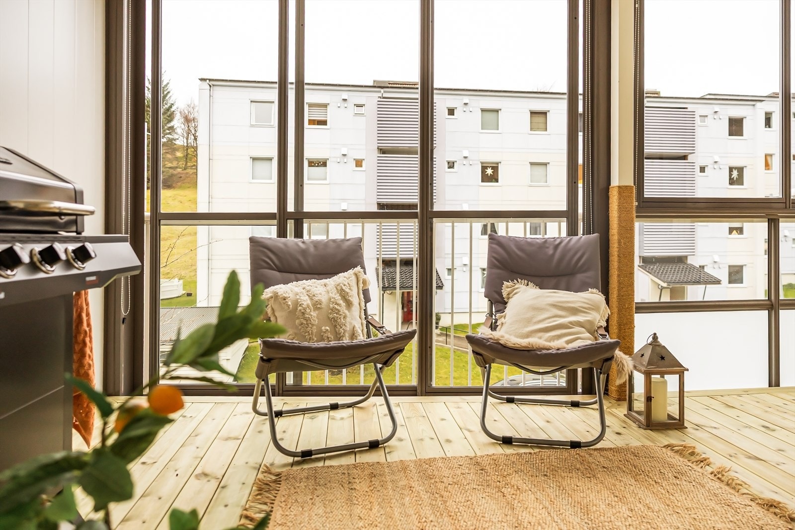 Balkongen er romslig og det er god plass til å innrede med flere soner Galleribilde