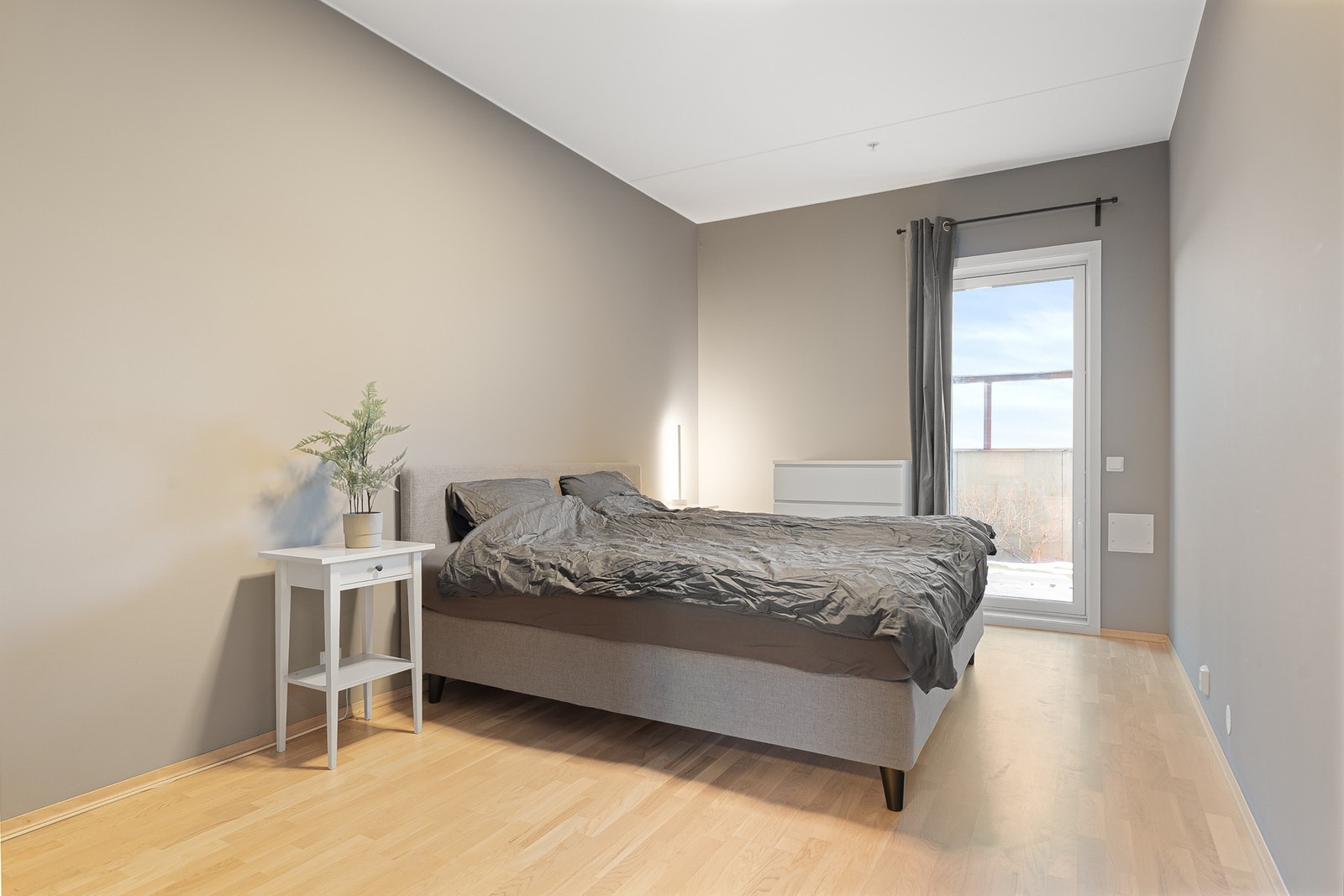 Det største soverommet er på hele 16 kvm og har utgang til en markterrasse på 15 kvm. Galleribilde
