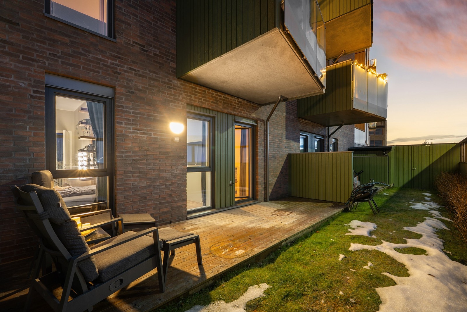 Med vanntilførsel på terrassen ligger alt til rette for å skape et komplett utemiljø, perfekt for utekjøkken og grill, og ideelt for sosiale sammenkomster. Galleribilde