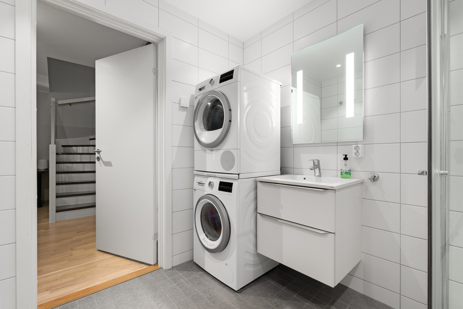 Ferdig utstyrt med opplegg til vaskemaskin. Galleribilde