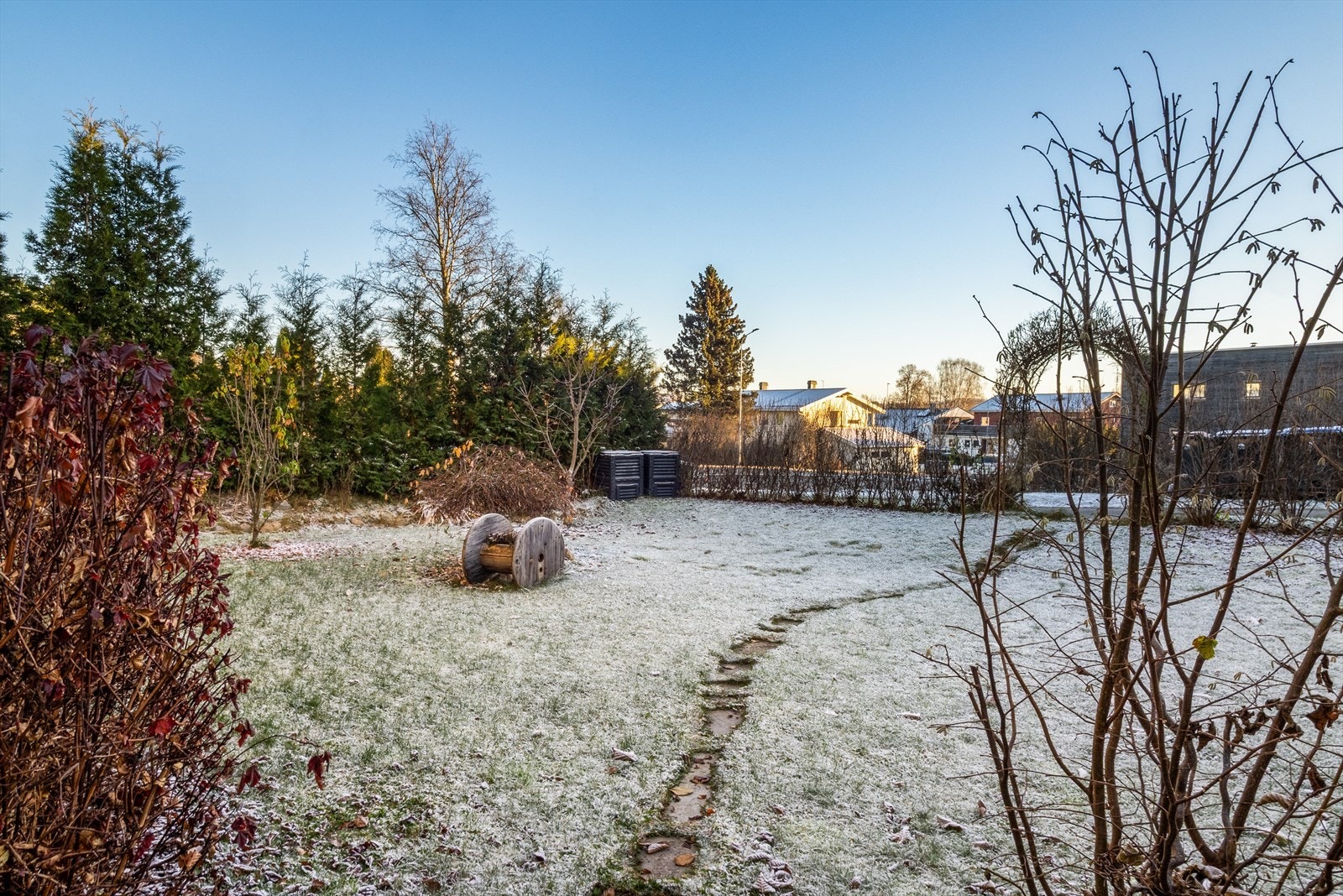 Det er laget til en flott portalen som tar deg ut på nedsiden av huset. Galleribilde