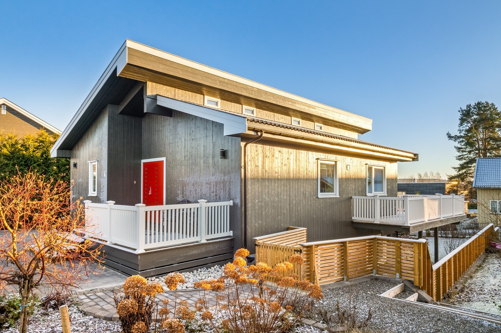 Huset er utvendig malt i 2024. Galleribilde