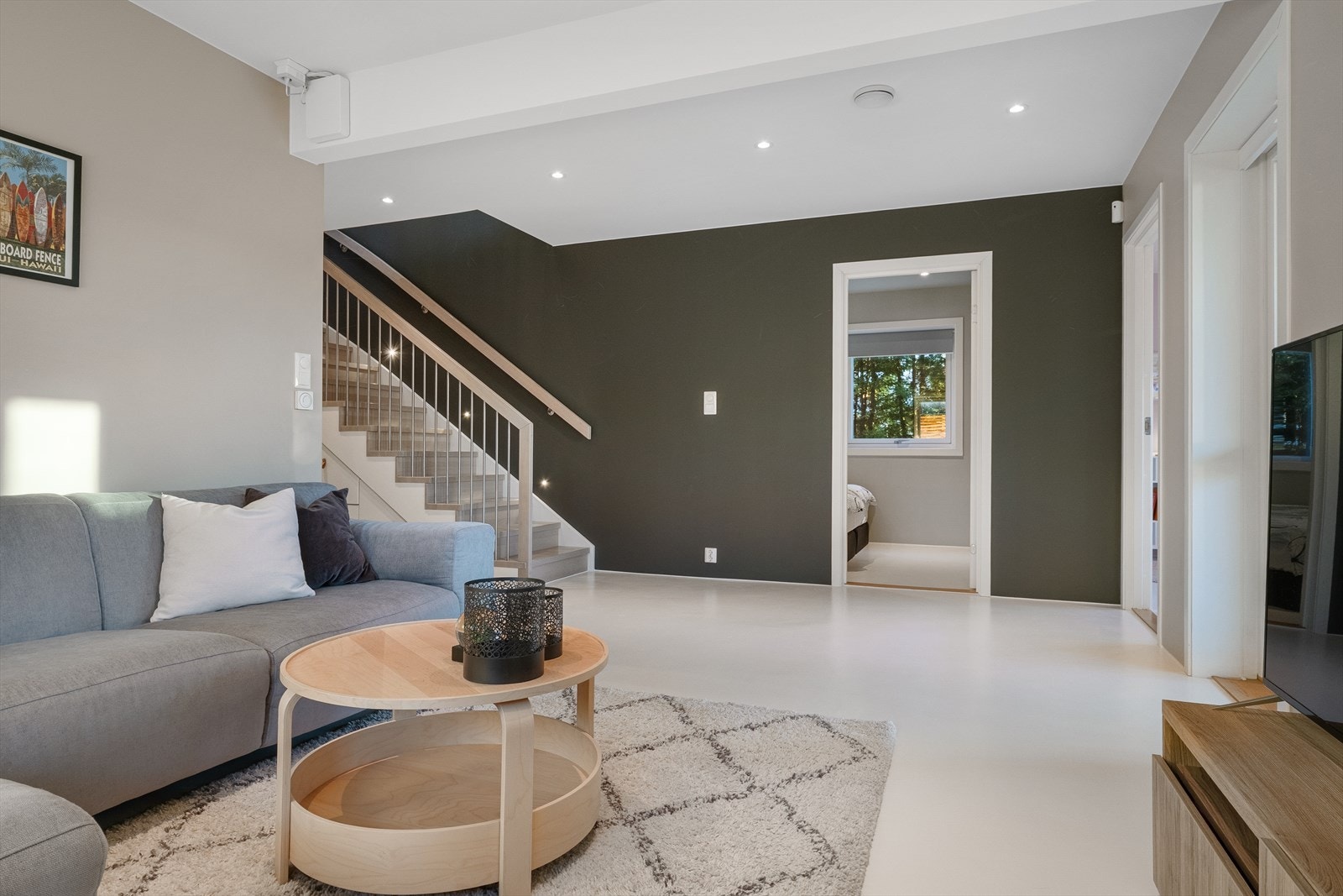 Boligen har bergvarmeanlegg med vannbåren gulvvarme i alle rom. Galleribilde