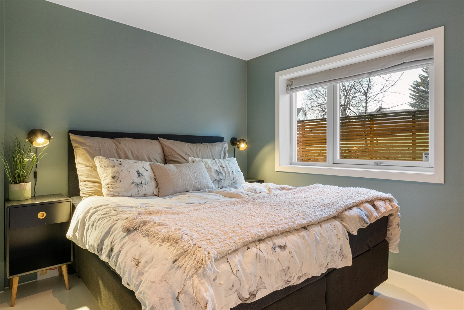 Hovedsoverommet er malt i en behagelig dus farge. Galleribilde