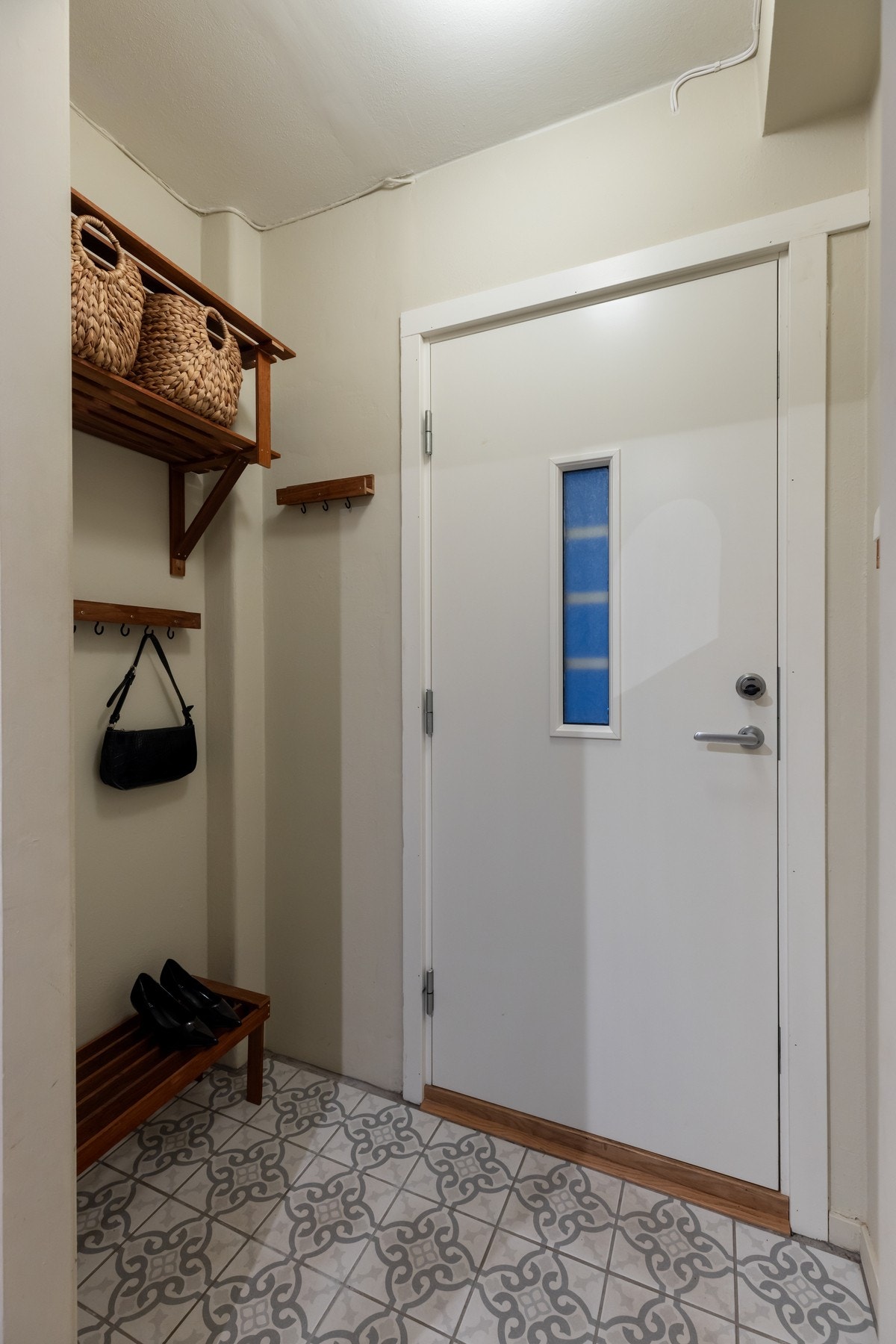 I entréen er det gode løsninger for oppheng. Galleribilde