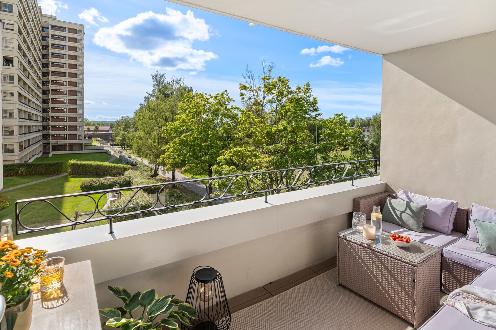 Meget pen og gjennomført 2-roms med flott utsyn! Galleribilde