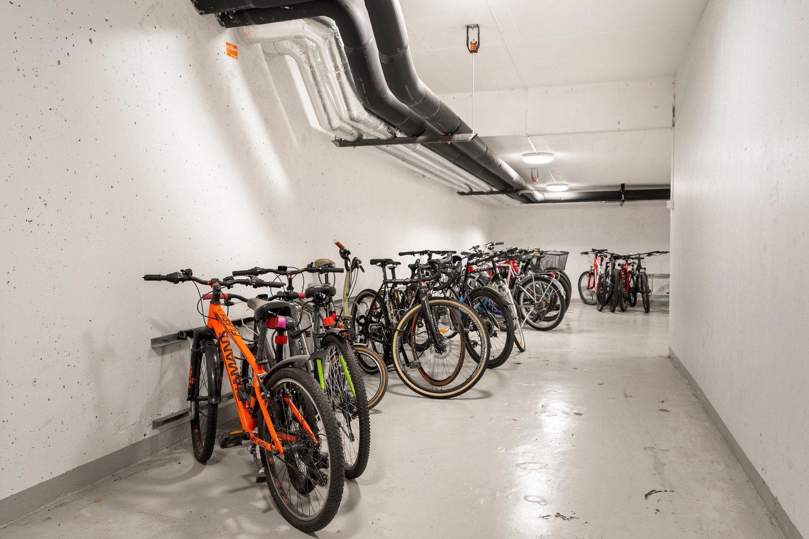 Felles sykkelparkering. Galleribilde