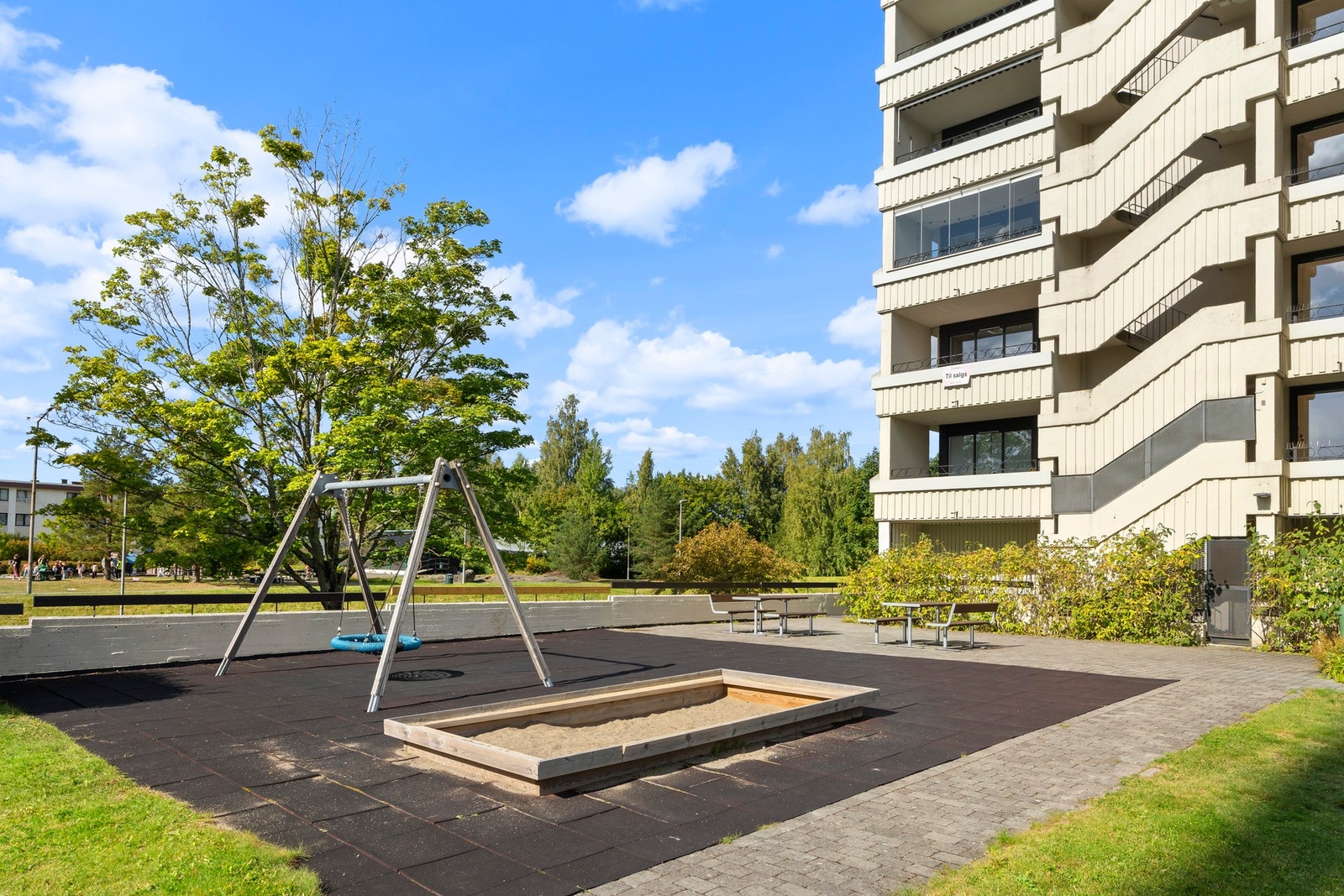 Leiligheten er en del av et veldrevet borettslag med 819 leiligheter. Galleribilde