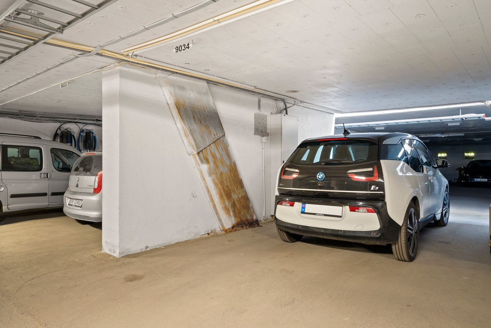 Garasjeanlegg. Mulighet for leie av p-plass ved tilgjengelighet. Galleribilde