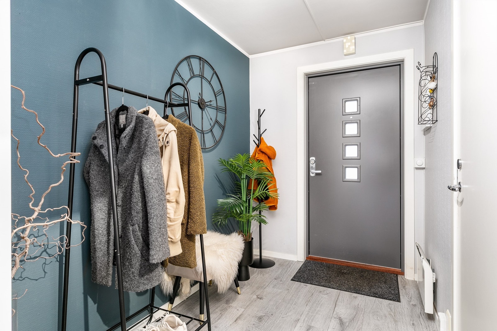 Til leiligheten er det trappefri adkomst - rett fra bakgården. Galleribilde