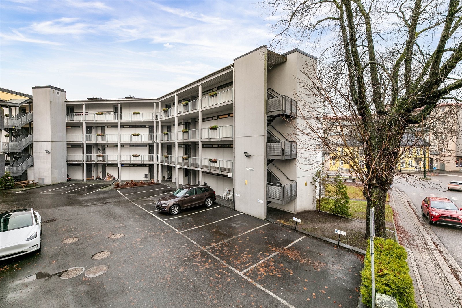 Bircheparken sameie består av i alt 32 boligseksjoner. Det er p.t. ingen fellesgjeld i sameiet. Galleribilde