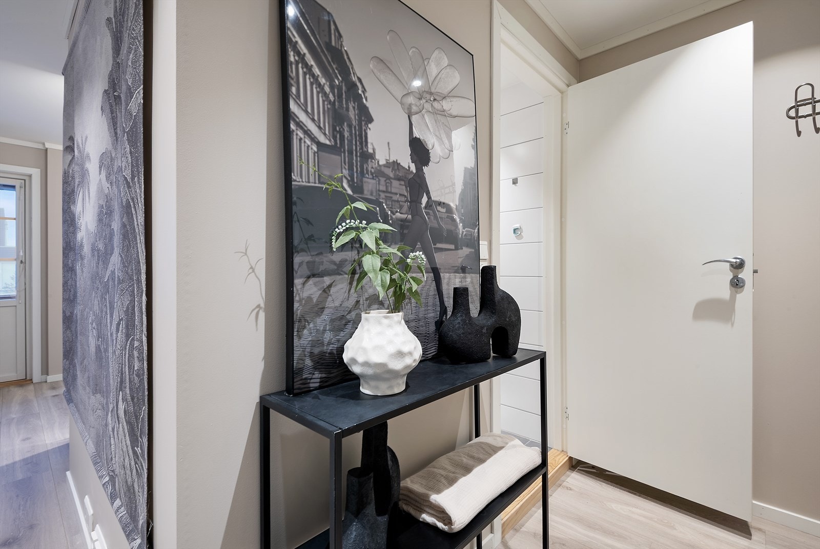 Gang med adkomst bad. Galleribilde