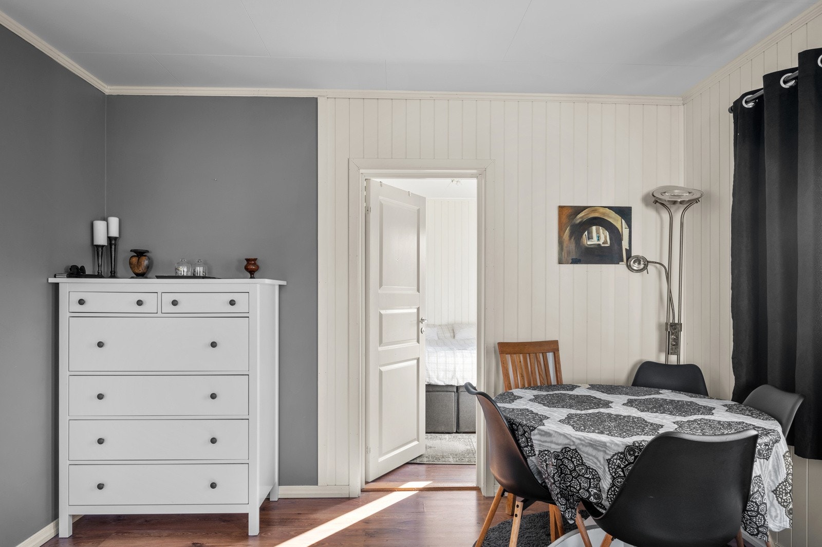 Etasjen har to soverom Galleribilde