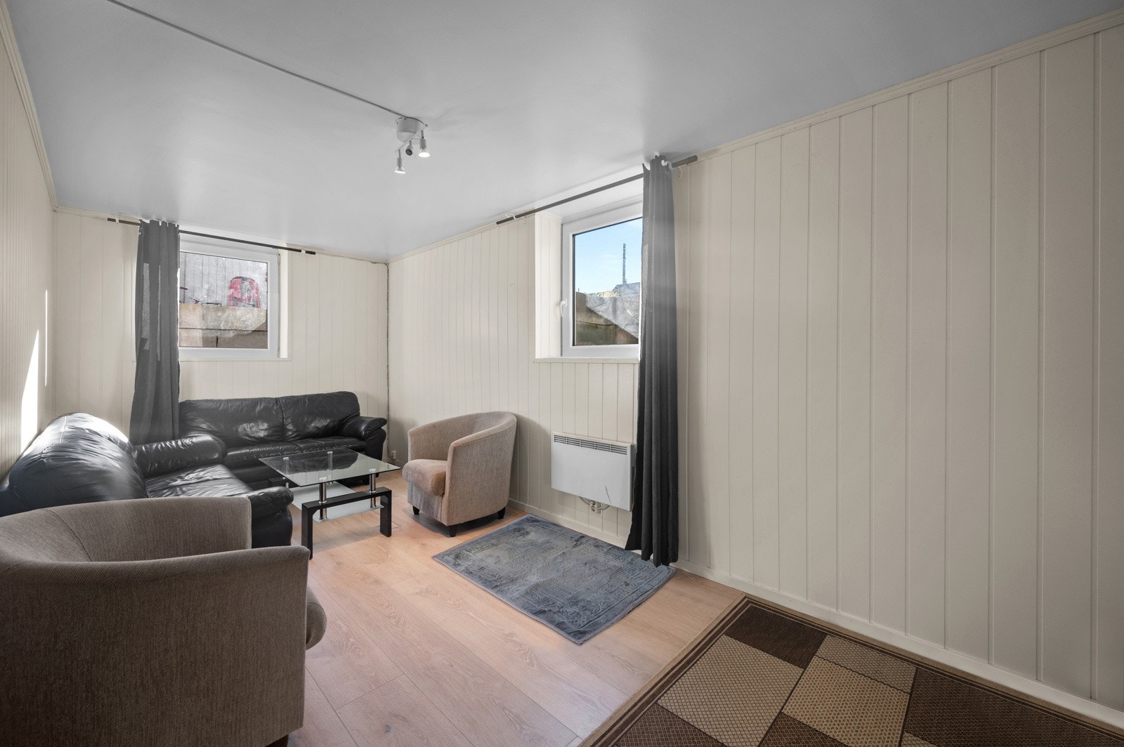 Laminatgulv og panelvegger Galleribilde