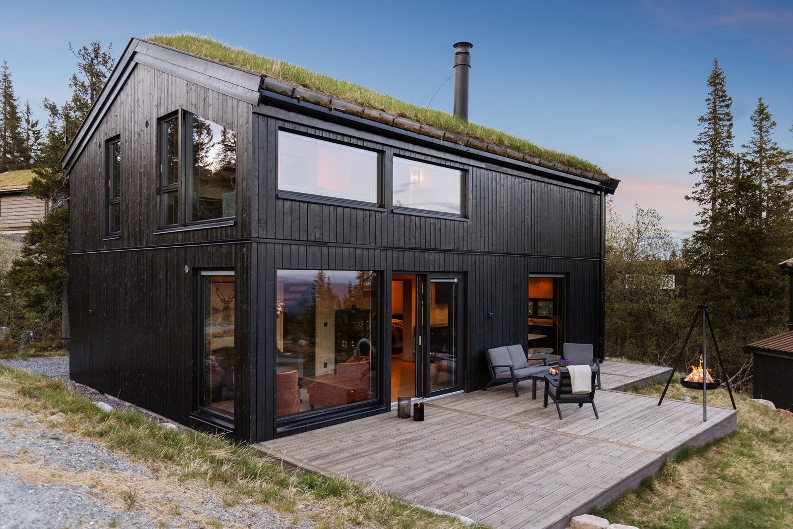 På de varmeste sommerdagene kan du nyte stillheten ute til langt utpå kvelden. Galleribilde