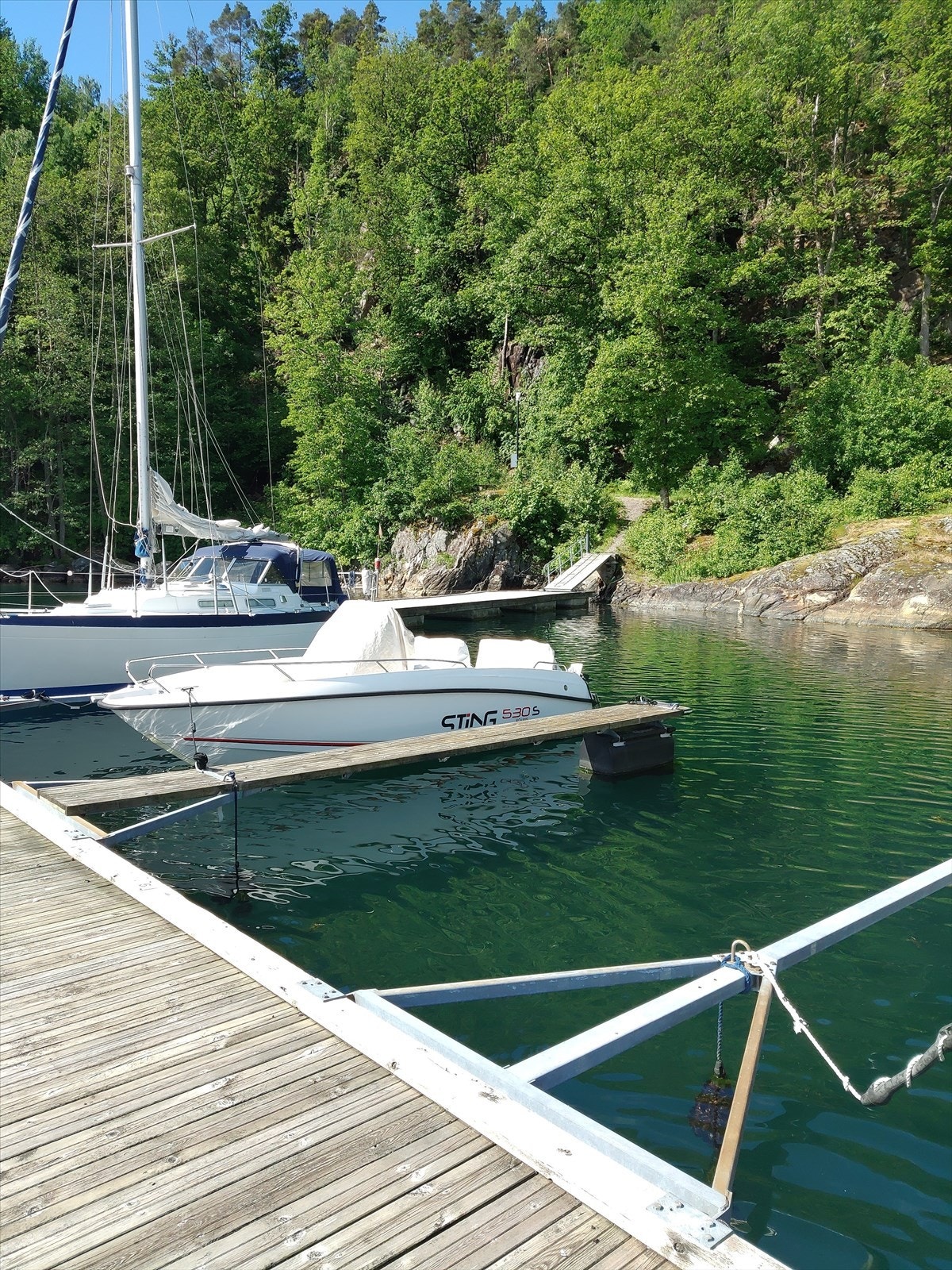 Tilhørende båtplass på 3,5 m kort gangvei fra eiendommen. Galleribilde