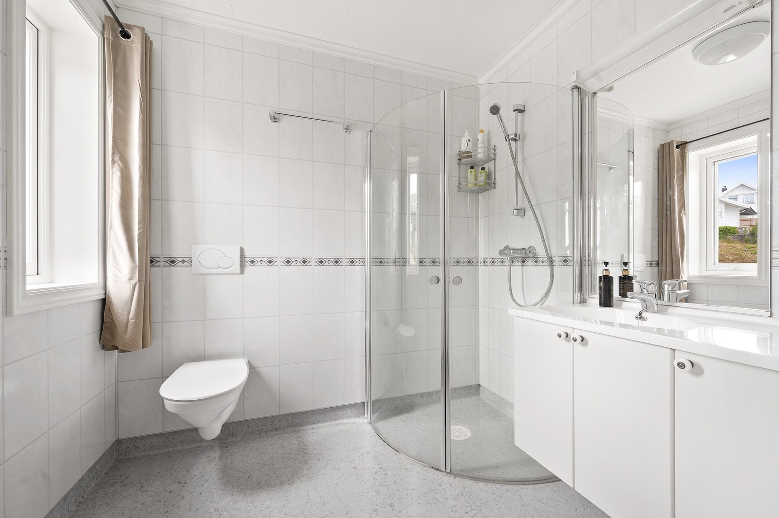 Bad i 1. etasje Galleribilde