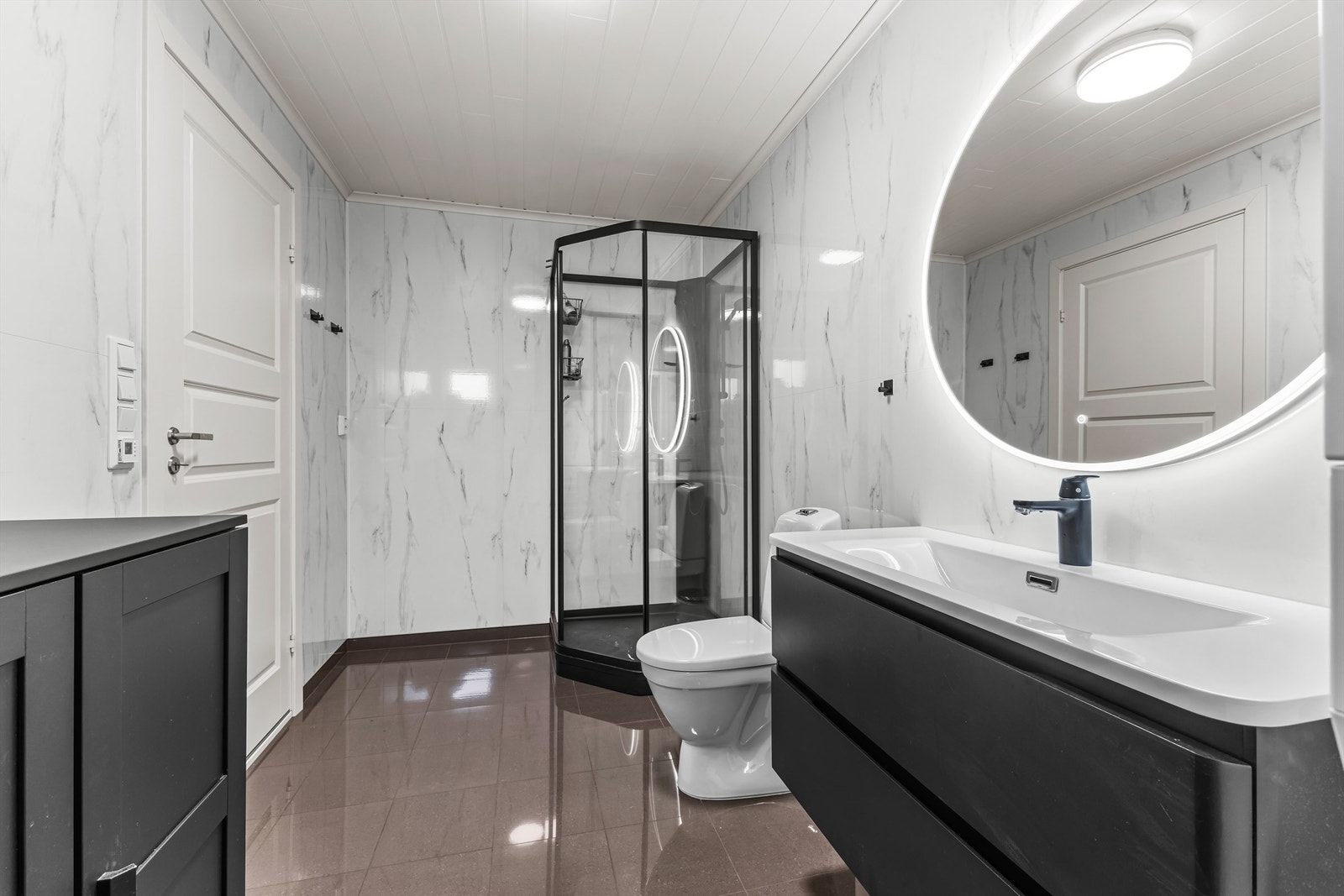 Bad/vaskerom 1. etasje Galleribilde