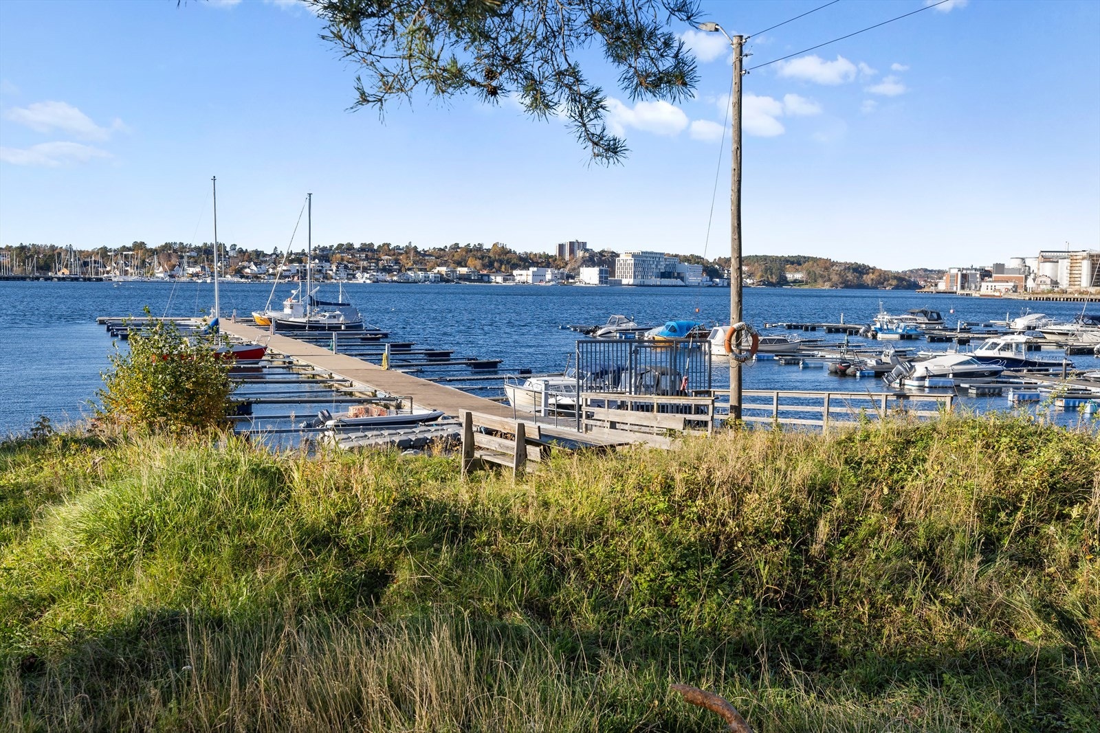 I området ligger småbåthavnene Roabukta og Tangenbukta, som gir enkel tilgang til egen båt og Sandefjords vakre skjærgård - et sant paradis for båtfolk! Galleribilde