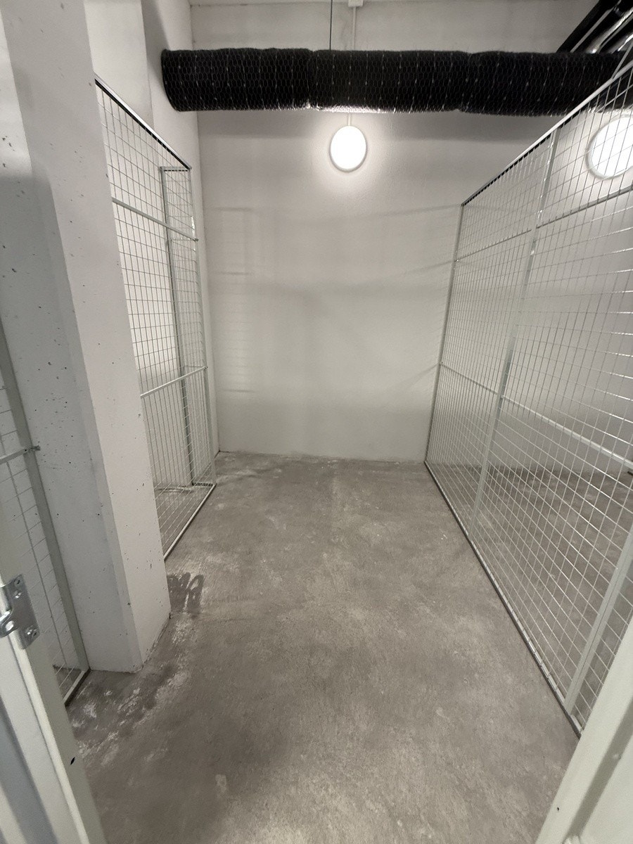 Stor og praktisk bod på 5 m² i kjelleren Galleribilde