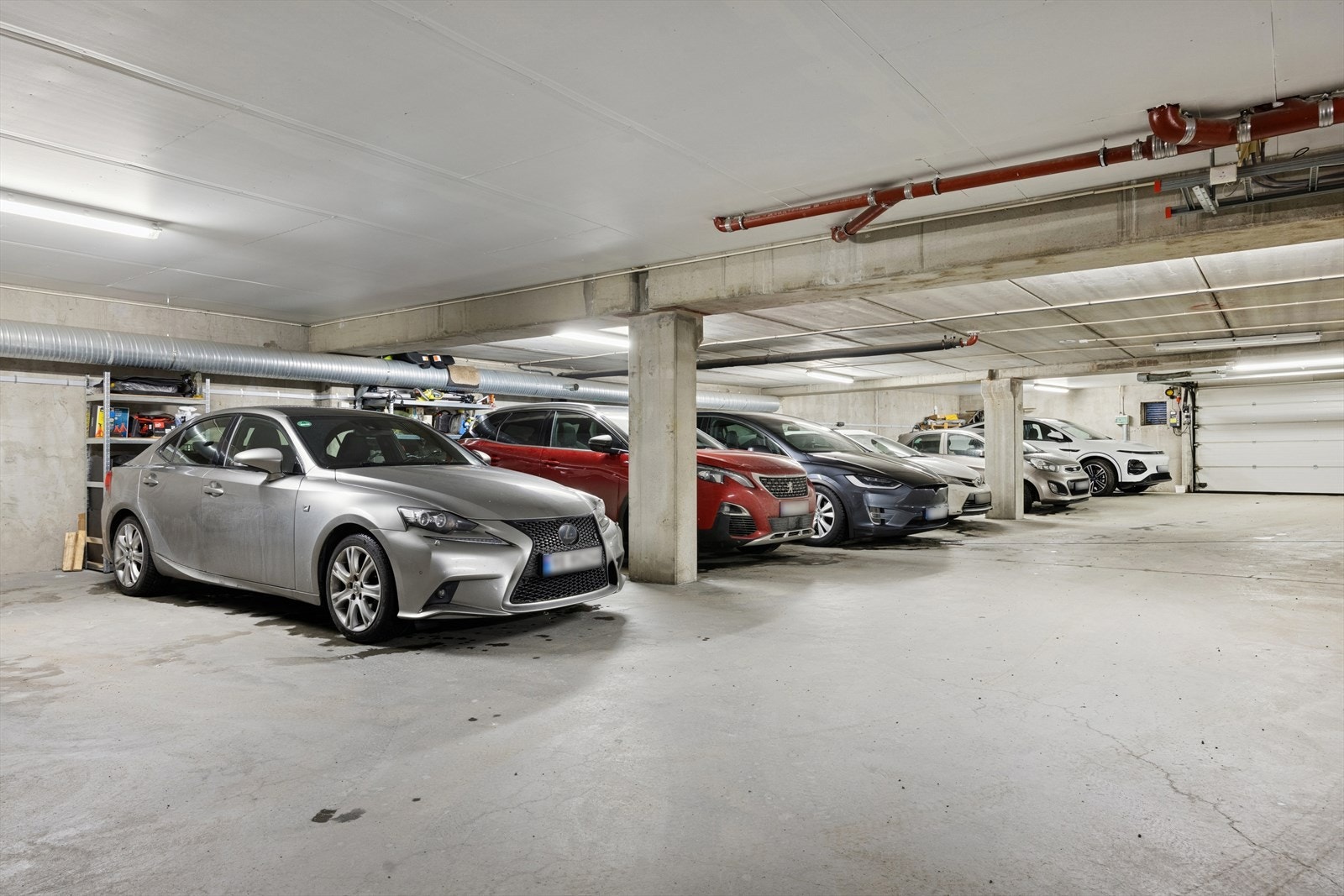 Leiligheten disponerer en fast parkeringsplass. Galleribilde