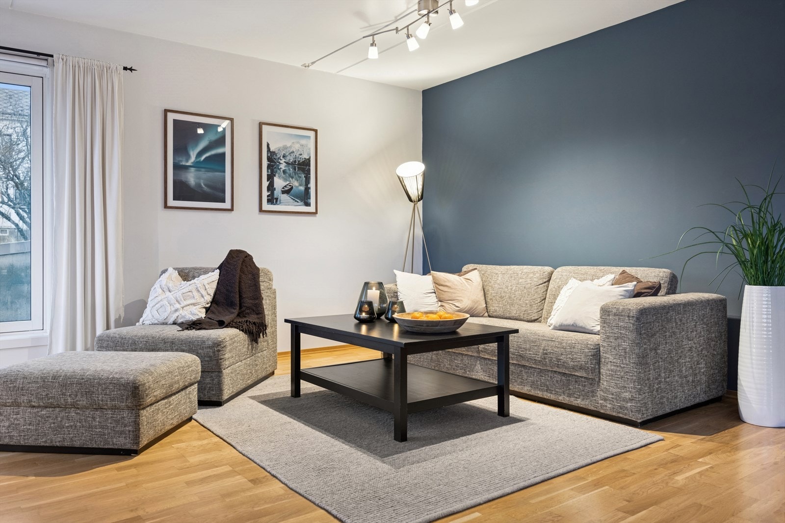 Her kan du enkelt innrede med sofa og sofabord. Galleribilde