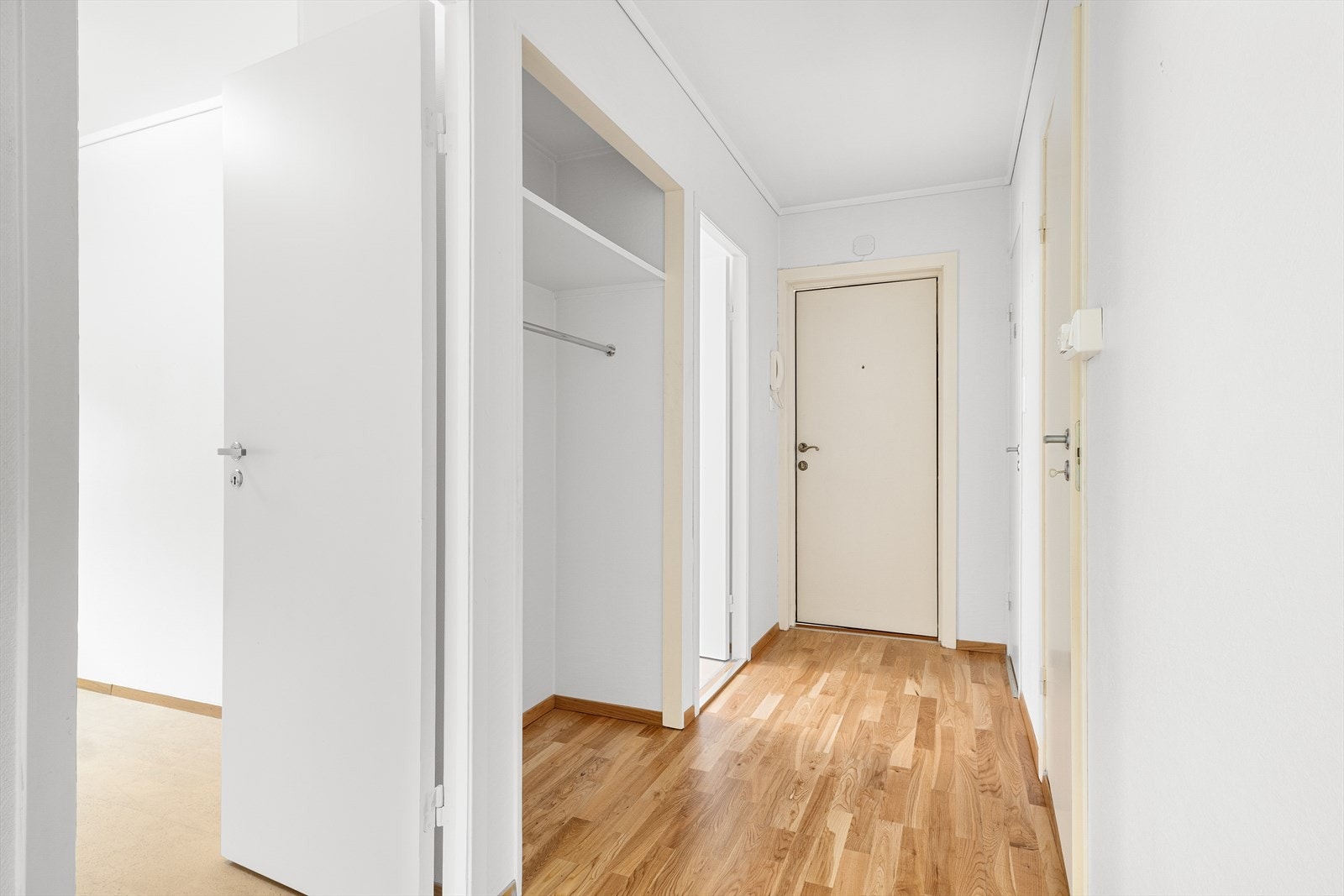 - Merk praktisk innhuk for oppbevaring av sko og tøy - Galleribilde