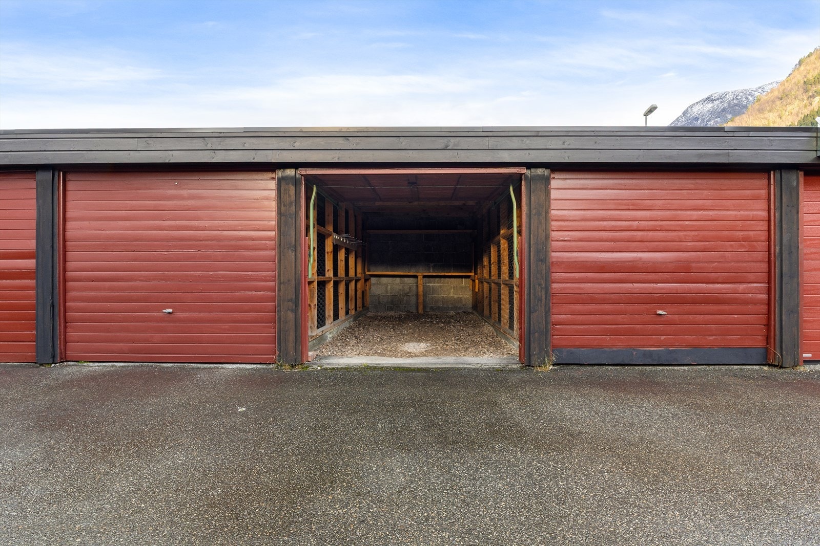 - Leiligheten disponerer én garasjeplass i rekke - Galleribilde