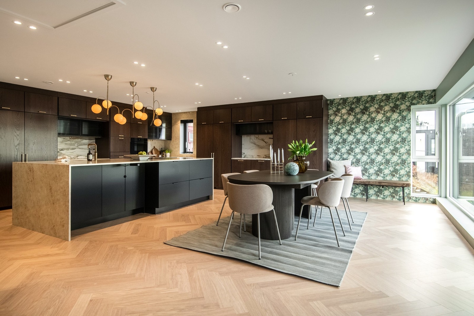 Velkommen til Mikael Hertzbergs vei 10B - en rålekker og gjennomført enebolig. Galleribilde