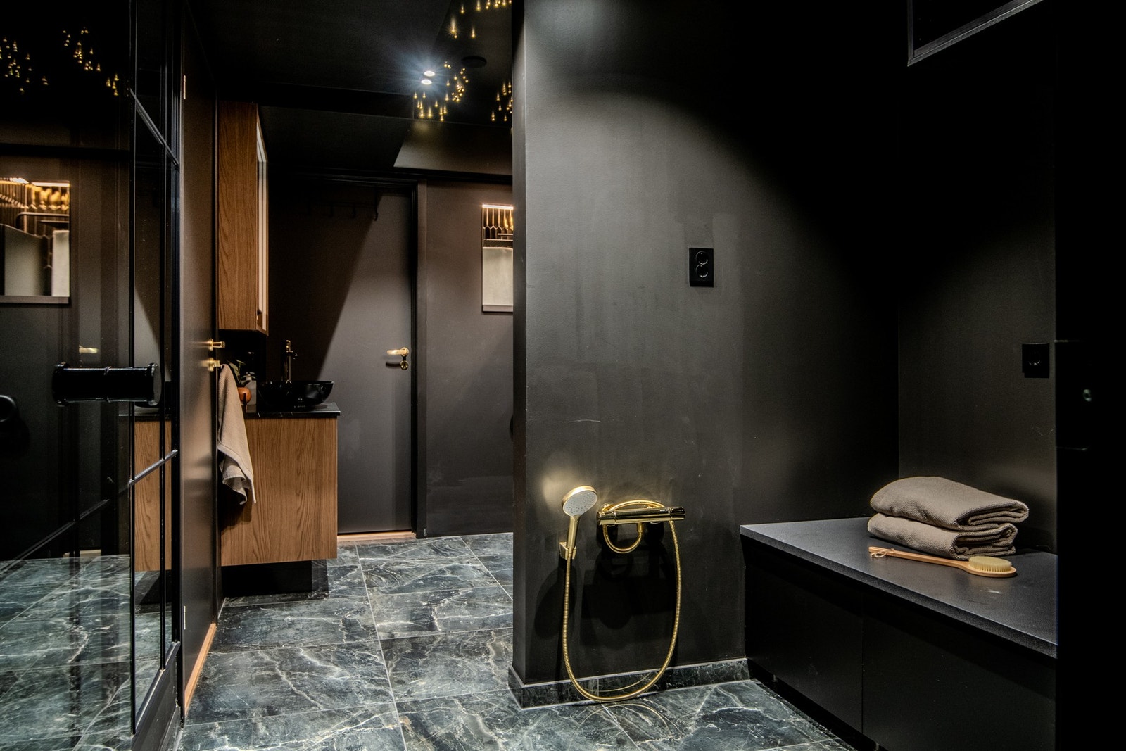 Opplegg for vaskemaskin. Galleribilde