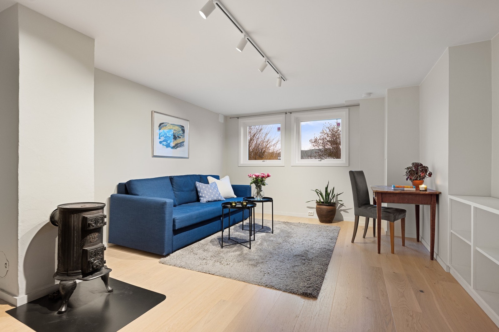 Kjelleretasjen har bl.a et innredet rom (ikke godkjent for varig opphold). Galleribilde