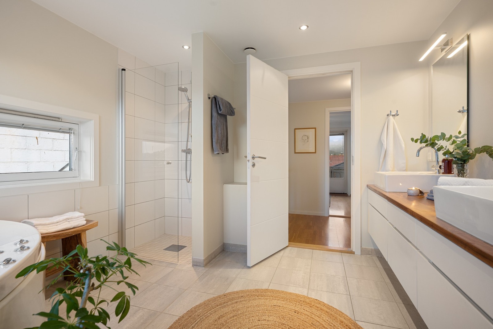 Stort bad i 2. etasje Galleribilde