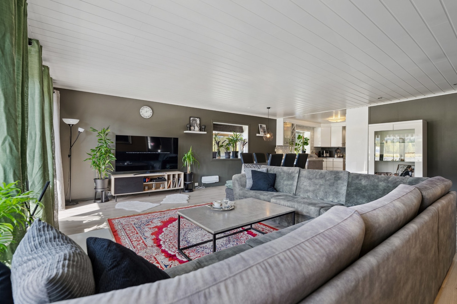 Vinduer i leiligheten er fra 2009-2018 Galleribilde