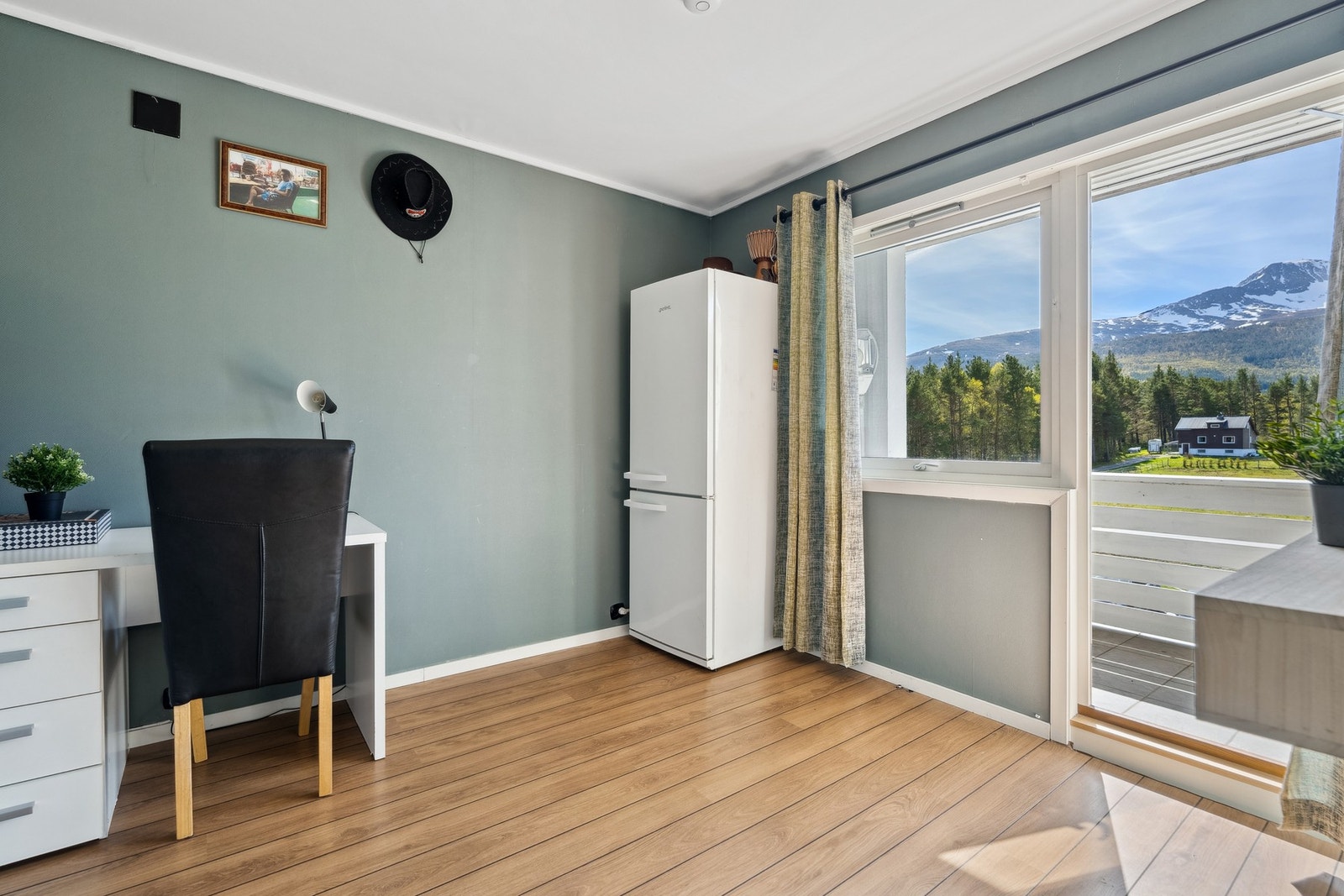 Kontor, innredet som soverom Galleribilde