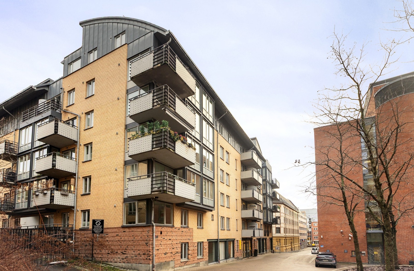 Beliggenheten er ypperlig i en rolig sidegate på St. Hanshaugen / Bislett, hvor man kan nyte godt av balansen mellom byens puls og ro. Galleribilde