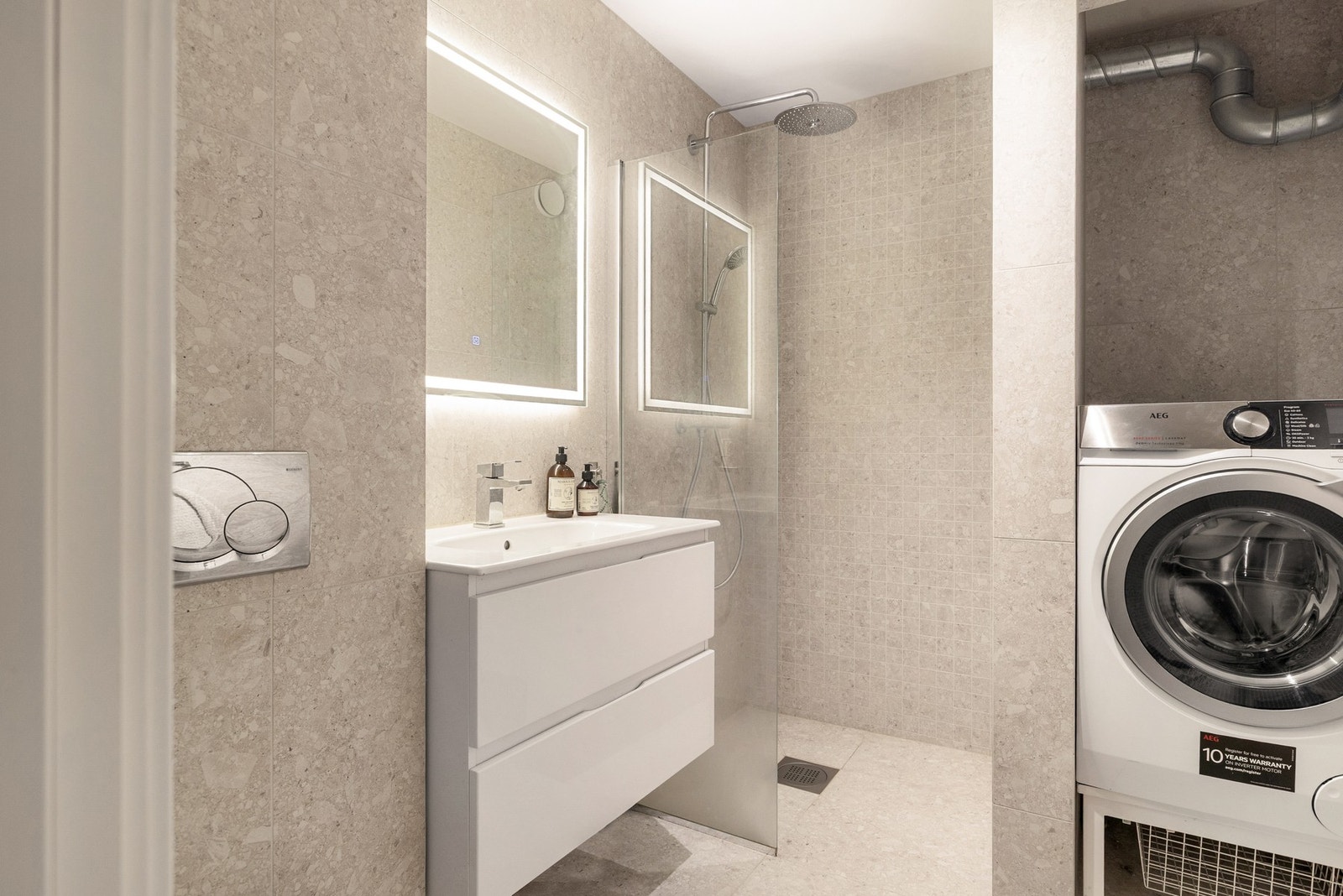 Et svært delikat bad hvor det praktiske og estetiske går hånd i hånd. Galleribilde