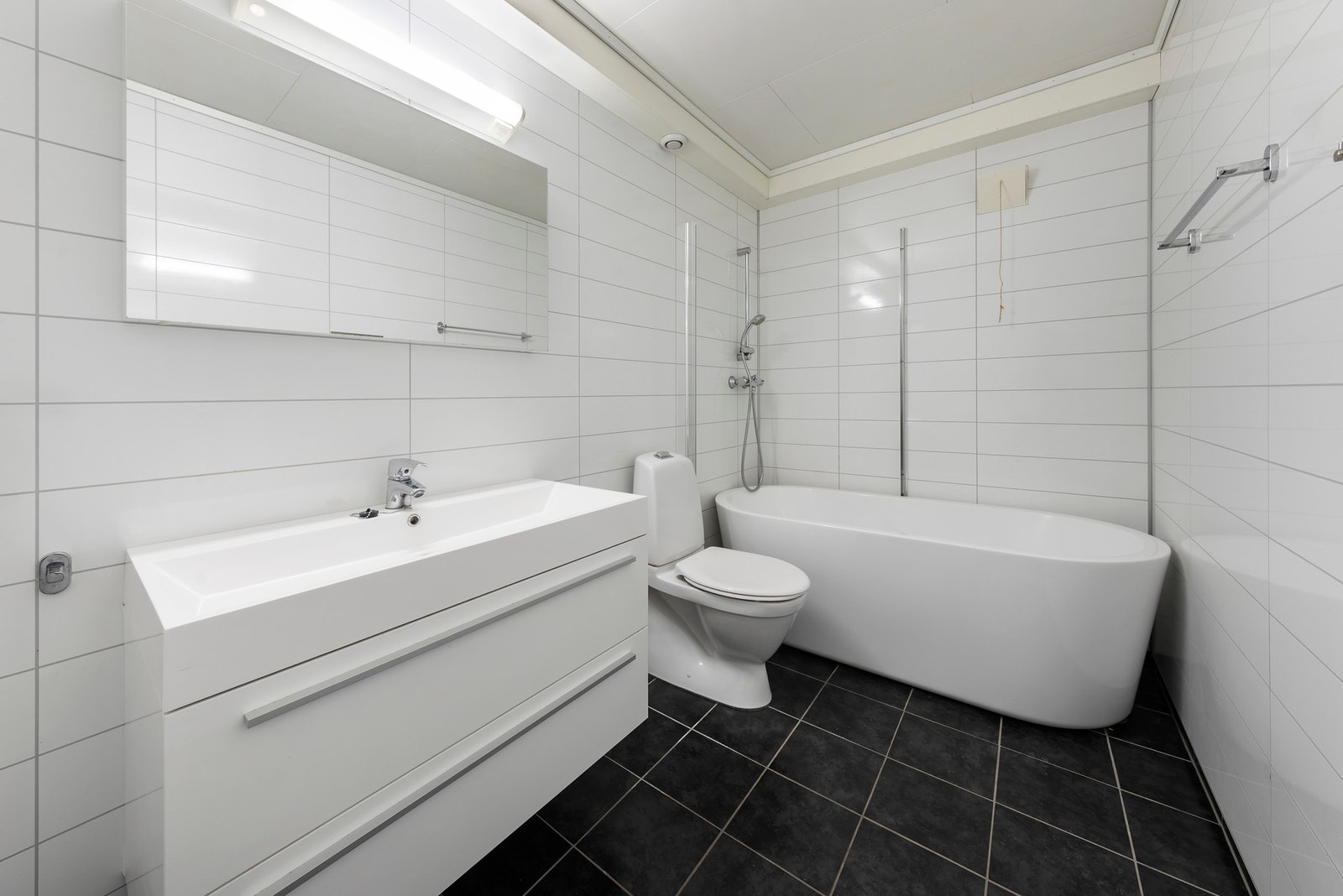 Bad i sokkeletasje Galleribilde