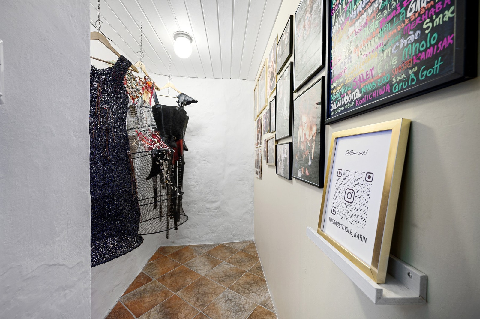 Del av butikklokalet med utstillingsplass og gangareal. Galleribilde