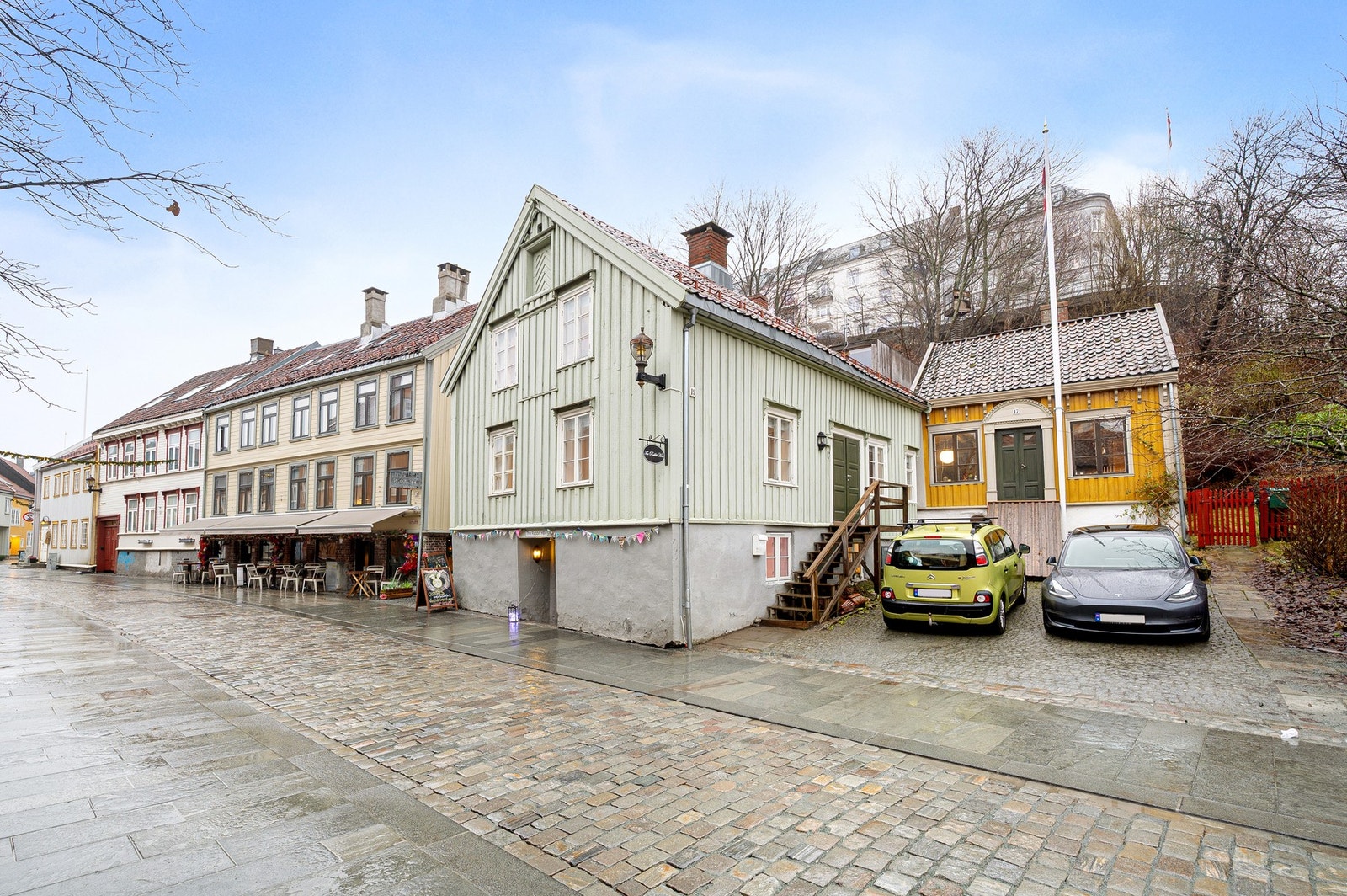 Sjarmerende eiendom beliggende på historiske Nedre Bakklandet. Galleribilde