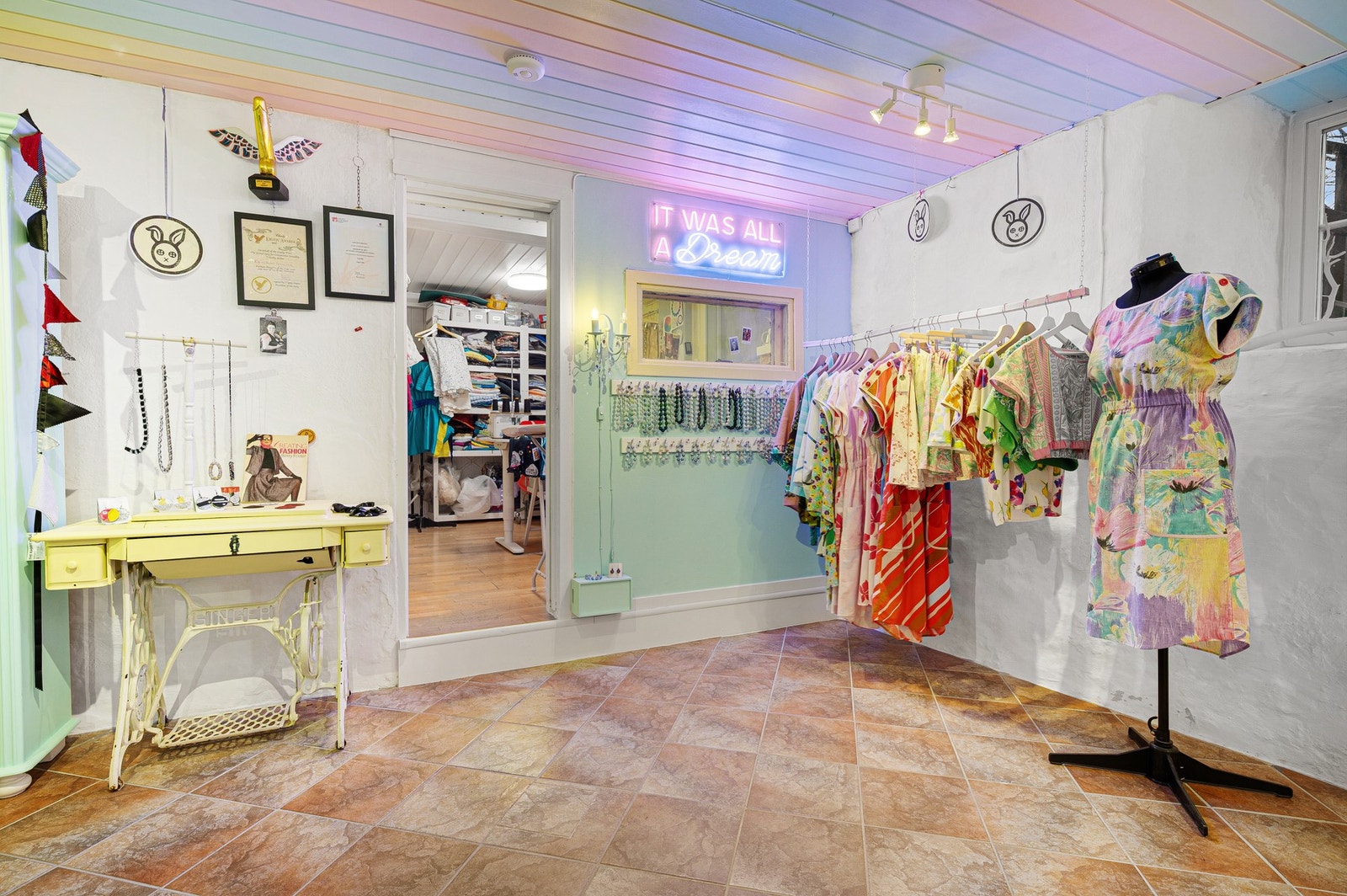 I byggets sokkeletasje finner du næringsdelen som i dag er en klesbutikk. Galleribilde