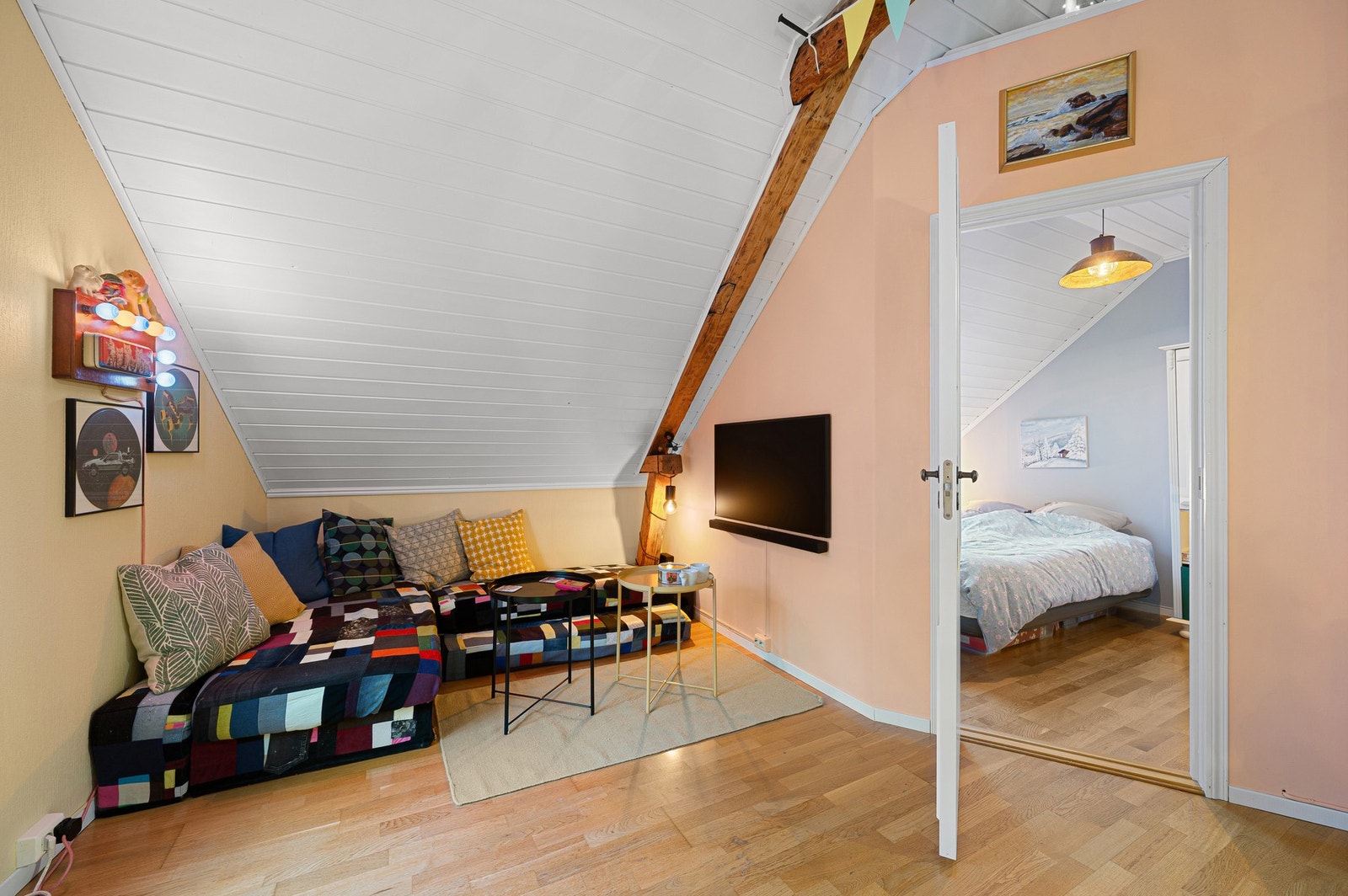 Etasjen har 1 soverom på 6,7 kvadratmeter. Galleribilde