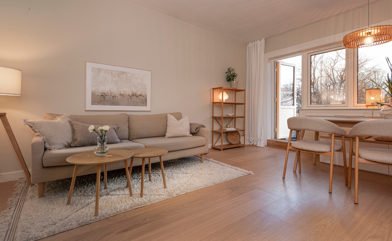 Boligen oppleves svært romslig og innbydende! Galleribilde